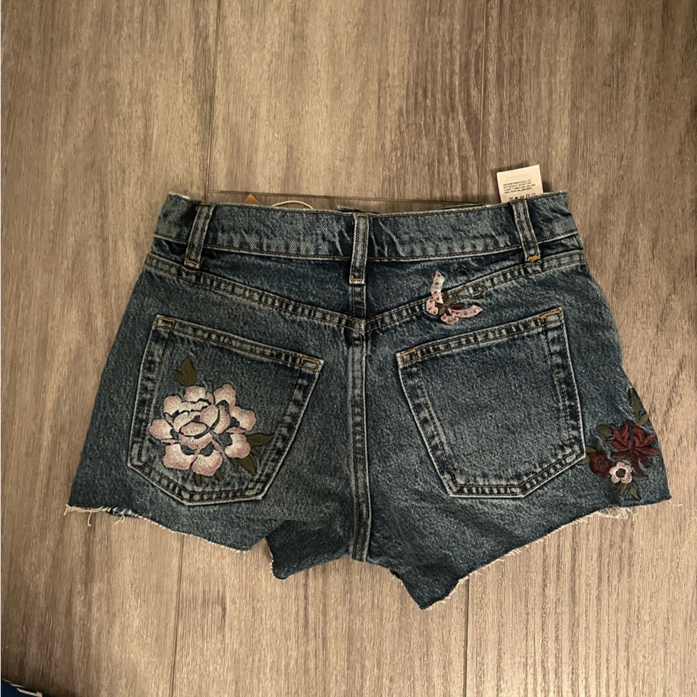 Reformation Cynthia High-Rise Embroidered Shorts size 23 - Picture 5 of 11